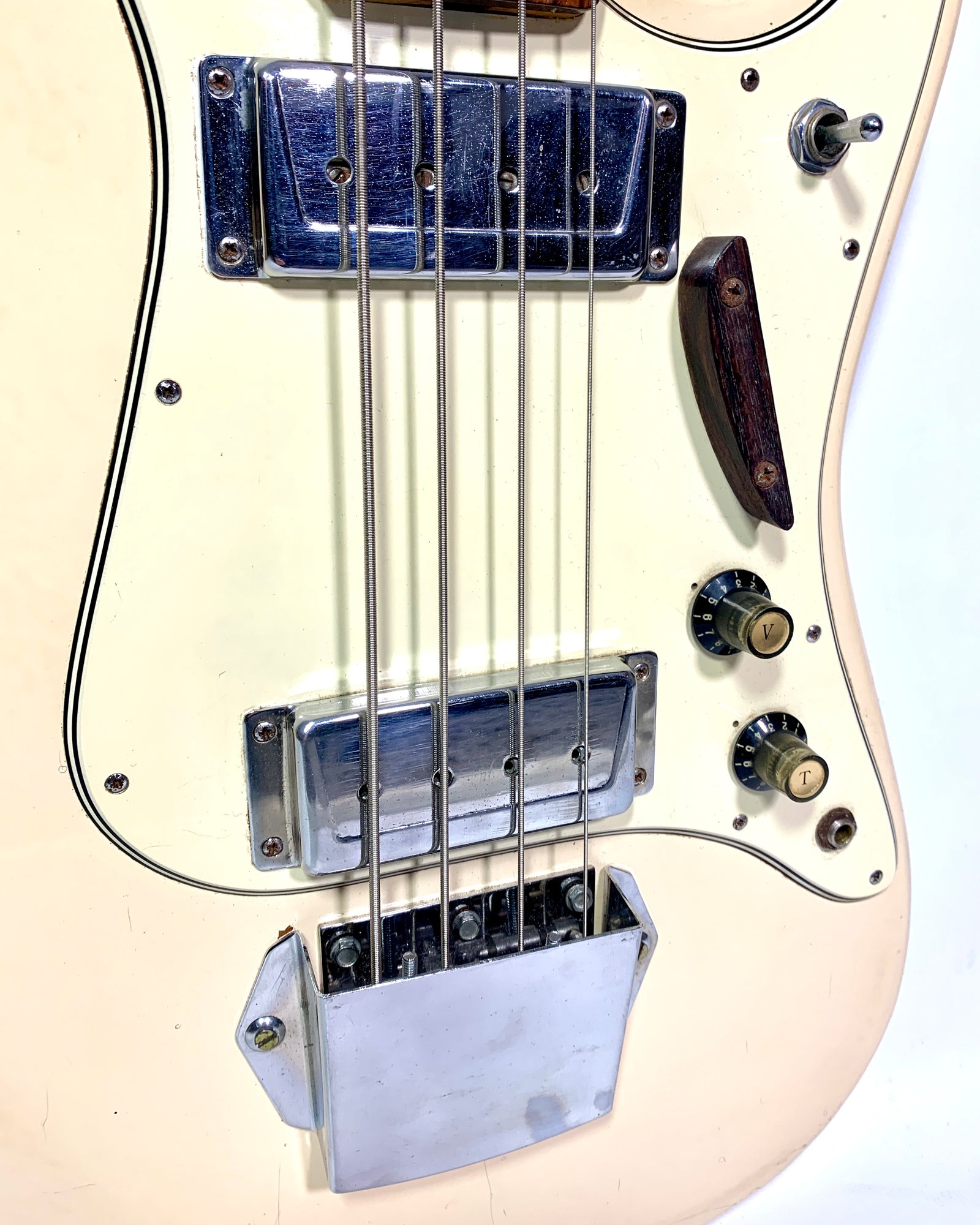 「Ａｒnｅ　Ｂa nｇ」(アン．バン)製作1940年代ラウンドベース　ホワイト系 Randall / Aria 1802T Bass MIJ White 1970's – L'instrumenterie